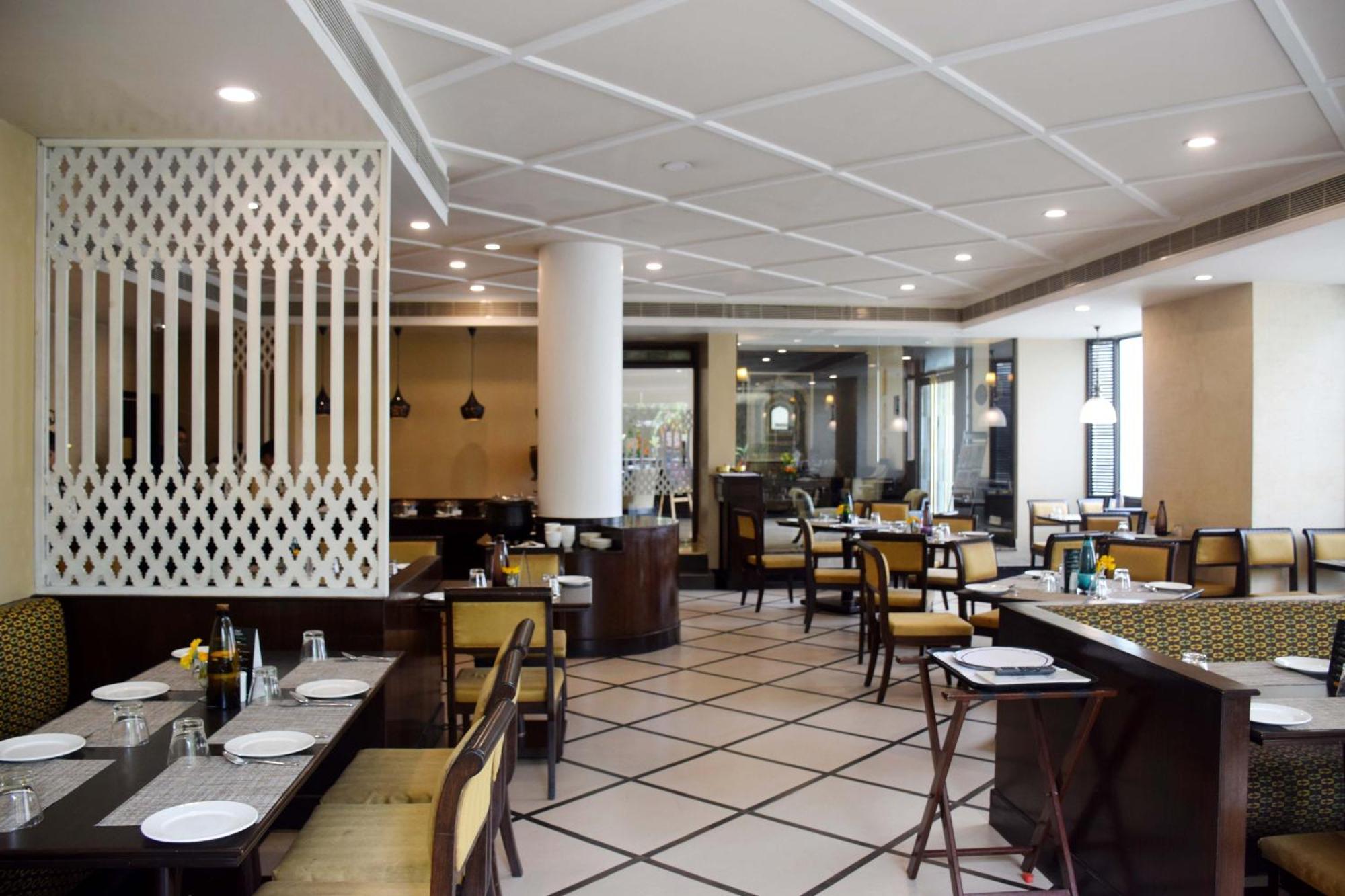 La Place Sarovar Portico Lucknow Zewnętrze zdjęcie